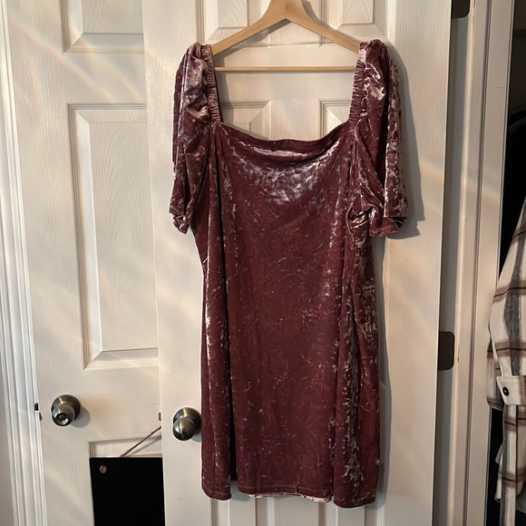 Reitmans crushed velvet dress - Picture 4 of 4
